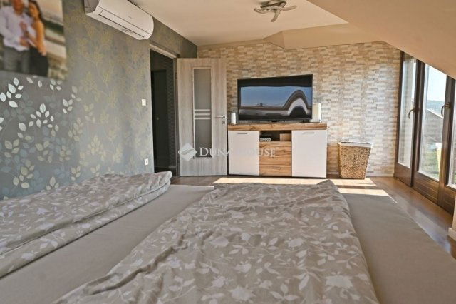 Eladó ikerház, Pécsett 179 M Ft, 4 szobás / költözzbe.hu