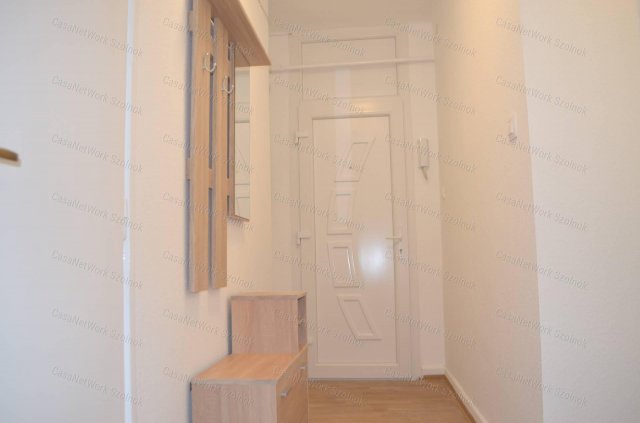 Kiadó téglalakás, albérlet, Szolnokon 125 E Ft / hó, 1 szobás
