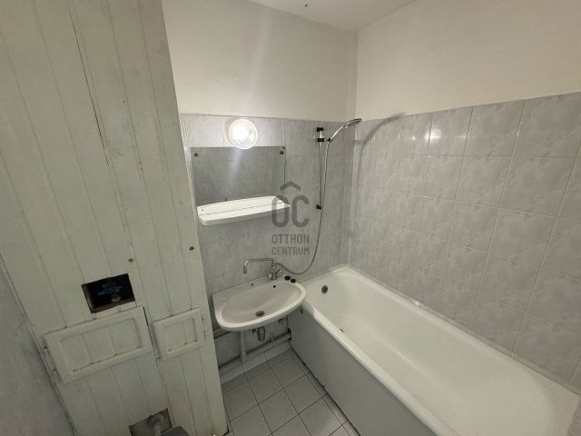 Eladó panellakás, Kecskeméten 35.9 M Ft, 1 szobás