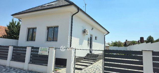 Eladó családi ház, Vámospércsen 74 M Ft, 3 szobás