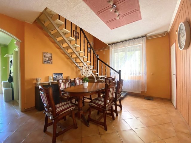 Eladó családi ház, Szegeden 84.7 M Ft, 5 szobás