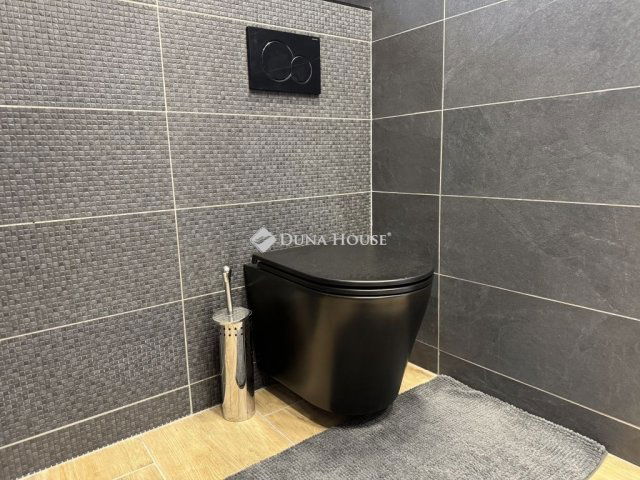 Eladó családi ház, Budapesten, IV. kerületben 199 M Ft, 6 szobás