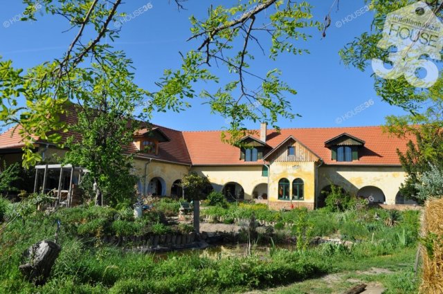 Eladó családi ház, Tiszaalpáron 99.9 M Ft, 7 szobás