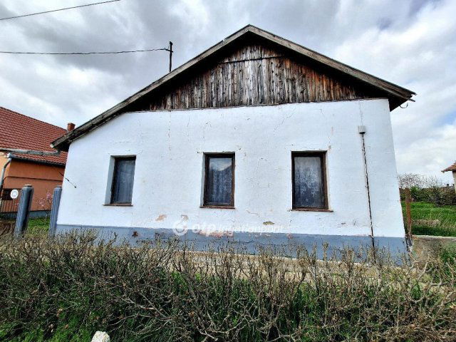 Eladó családi ház, Kunmadarason 3.5 M Ft, 3 szobás