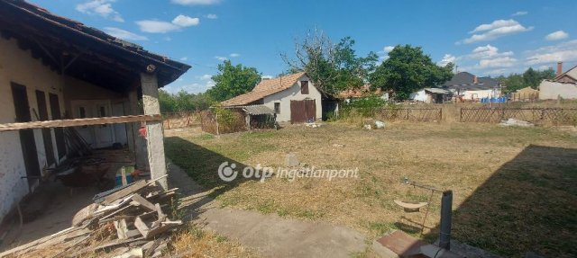 Eladó családi ház, Csépán 20 M Ft, 3 szobás