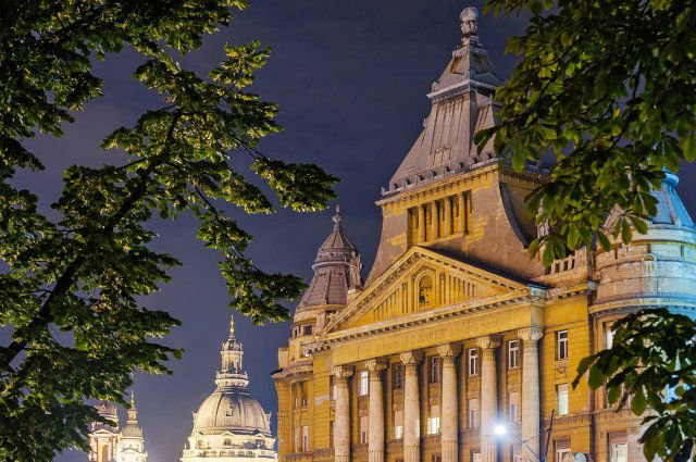 Eladó téglalakás, Budapesten, VI. kerületben 79.9 M Ft, 2 szobás