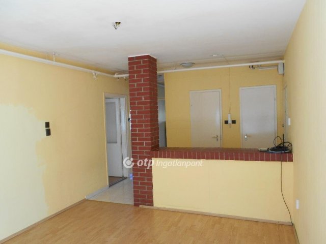 Eladó panellakás, Miskolcon 21.9 M Ft, 3 szobás