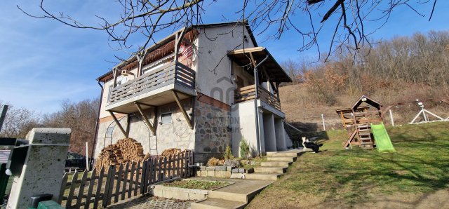 Eladó családi ház, Esztergomban 69 M Ft, 3 szobás