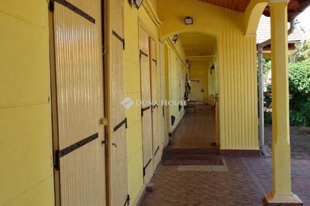 Eladó családi ház, Szarvason 119 M Ft, 6 szobás