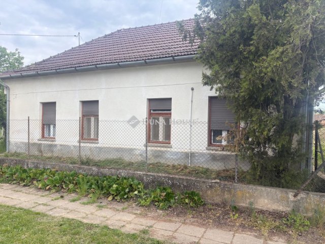 Eladó családi ház, Mezőkomáromban 42.2 M Ft, 4 szobás