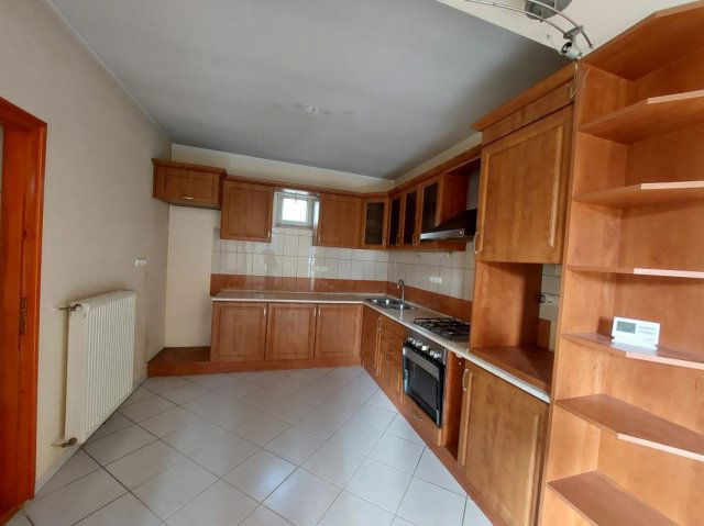 Eladó családi ház, Egerben 84.9 M Ft, 6 szobás