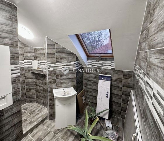 Eladó családi ház, Hódmezővásárhelyen 93.5 M Ft, 5 szobás