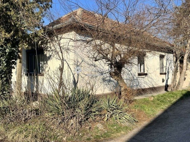 Eladó családi ház, Kecskeméten 32.5 M Ft, 2+1 szobás