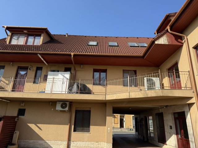 Eladó üzlethelyiség, Gödöllőn 295 M Ft, 9 szobás