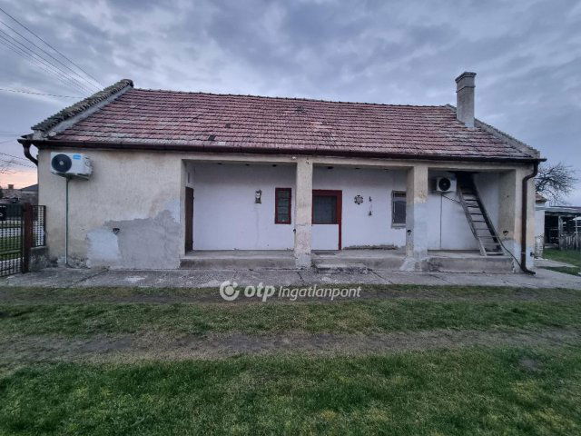 Eladó családi ház, Takácsin 16.25 M Ft, 3 szobás