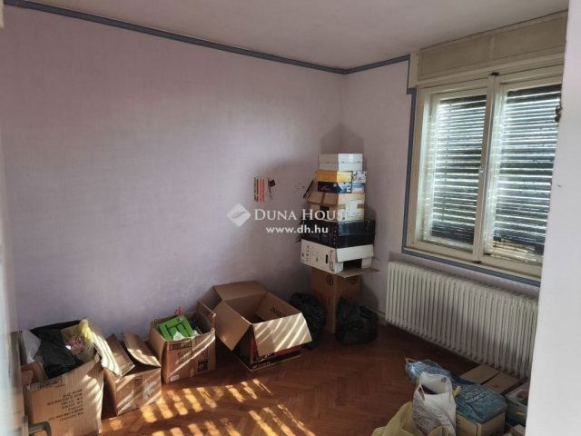 Eladó családi ház, Pécsett 84.9 M Ft, 5 szobás