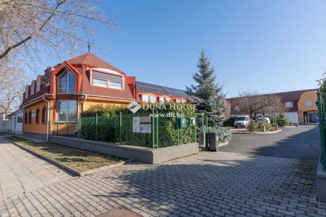 Eladó iroda, Tatán 395 M Ft / költözzbe.hu