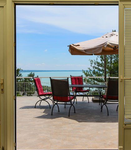 Eladó családi ház, Balatonalmádiban 269 M Ft, 3+2 szobás