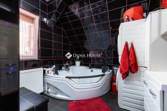 Eladó családi ház, Gyömrőn 189 M Ft, 16 szobás