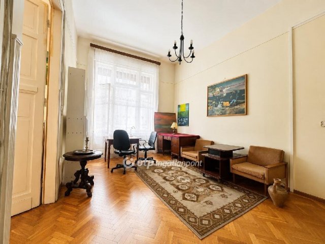 Eladó téglalakás, Budapesten, VI. kerületben 99 M Ft, 2 szobás