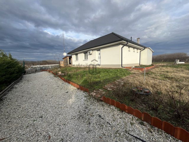 Eladó családi ház, Mikepércsen 130 M Ft, 4 szobás