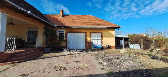 Eladó családi ház, Kiskőrösön 59.9 M Ft, 4 szobás