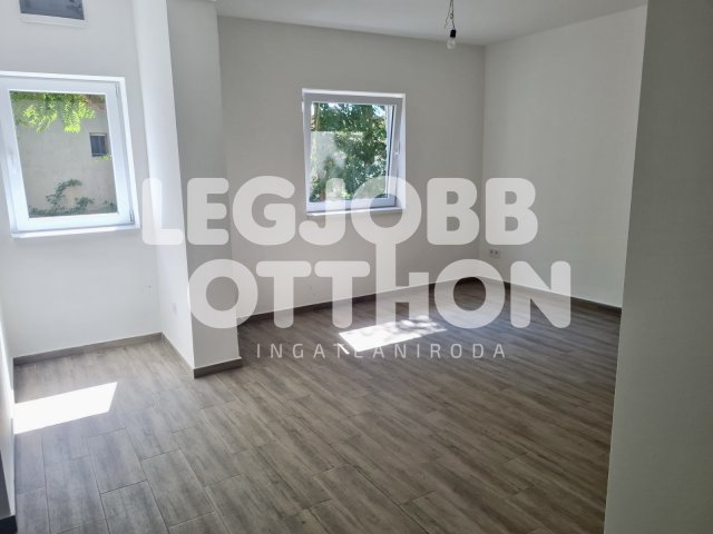 Eladó családi ház, Cegléden 59.9 M Ft, 3 szobás