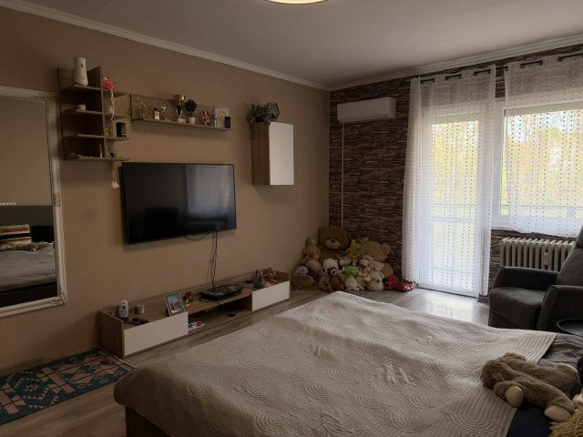 Eladó téglalakás, Komlón, Alkotmány utcában 26.5 M Ft