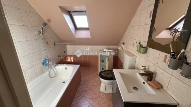 Eladó panellakás, Budapesten, IV. kerületben 99.8 M Ft, 4 szobás