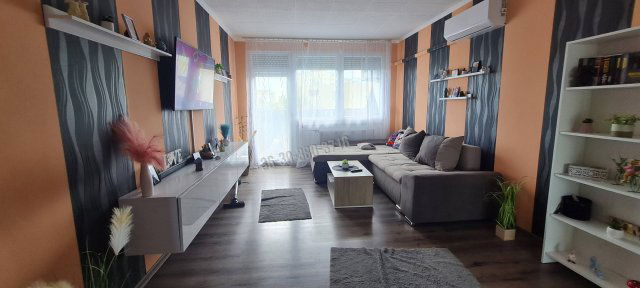 Eladó panellakás, Dunaújvárosban 30.99 M Ft, 2 szobás