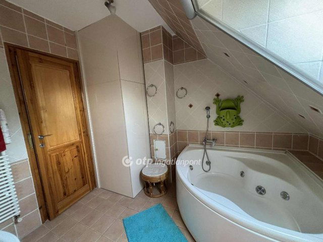 Eladó sorház, Hajdúszoboszlón 103.9 M Ft, 3+2 szobás