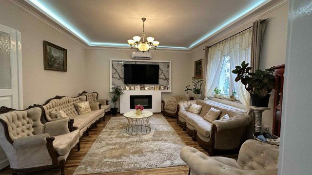 Eladó családi ház, Budapesten, XIV. kerületben, Gvadányi utcában