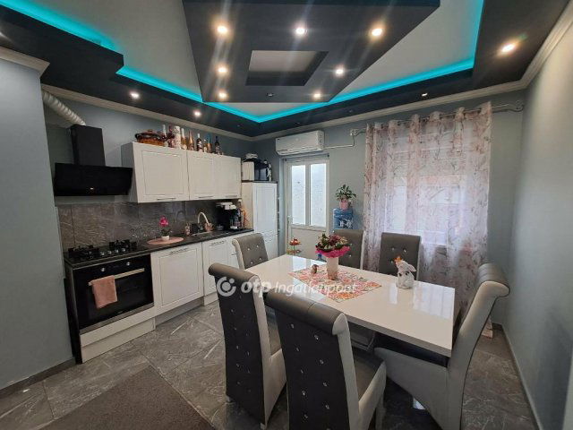 Eladó családi ház, Makón 57.25 M Ft, 2+1 szobás