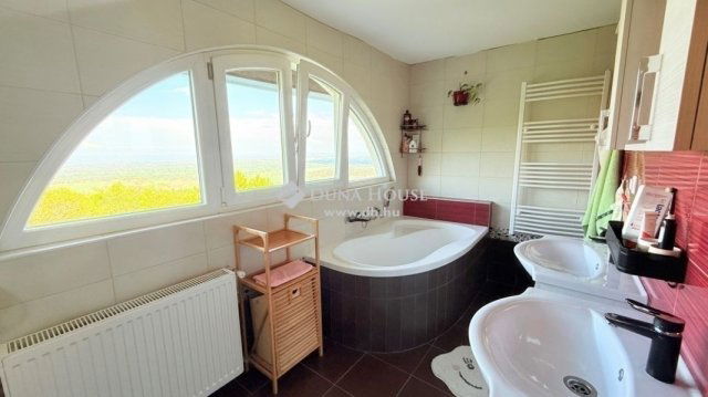 Eladó családi ház, Szentendrén 89.9 M Ft, 2 szobás