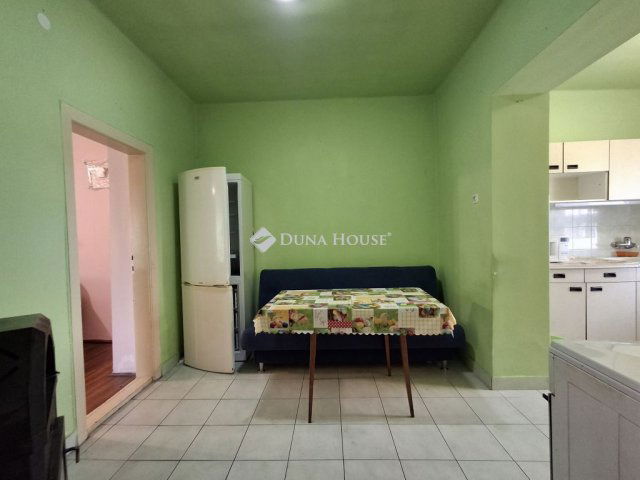 Eladó családi ház, Komádiban 9 M Ft, 2 szobás