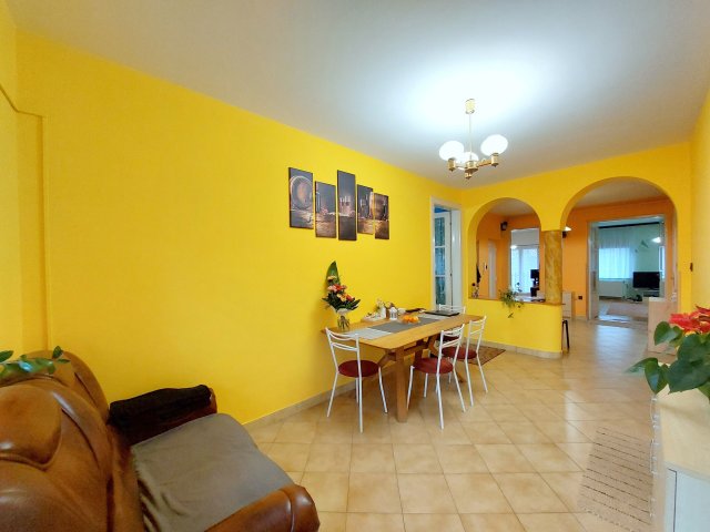 Eladó téglalakás, Szegeden 129 M Ft, 4 szobás