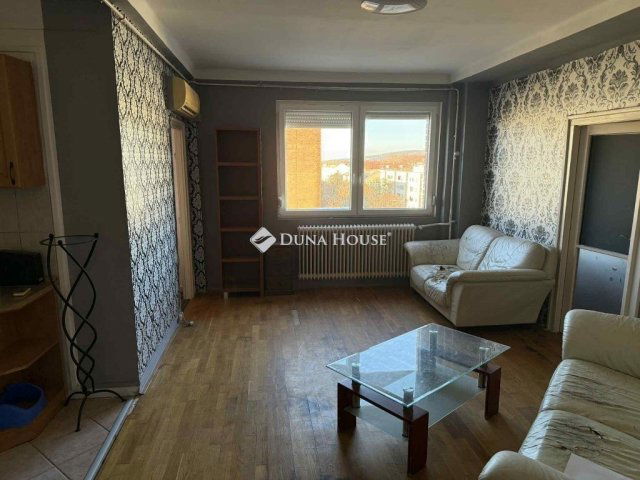 Eladó téglalakás, Pécsett 48 M Ft, 2 szobás