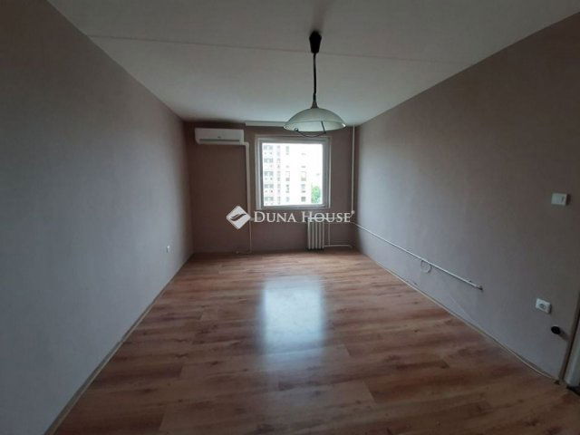 Eladó panellakás, Pécsett 37.99 M Ft, 2 szobás