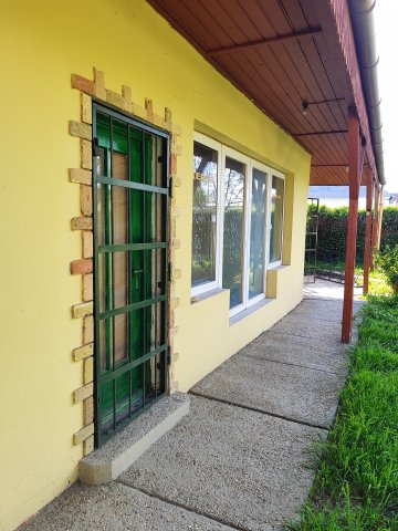 Eladó üzlethelyiség, Decsen 33 M Ft, 4 szobás