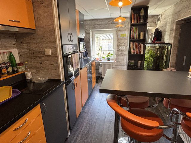 Eladó családi ház, Várpalotán 122 M Ft, 6 szobás