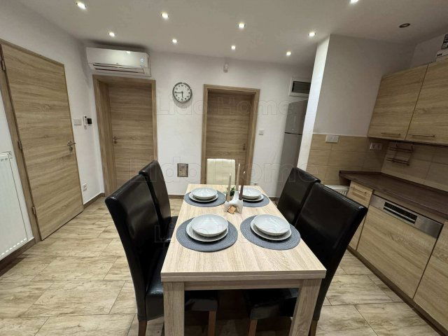 Eladó nyaraló, Balatonkenesén 170 M Ft, 5 szobás