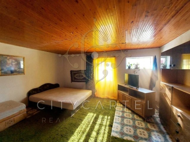 Eladó családi ház, Solton 42 M Ft, 4+1 szobás