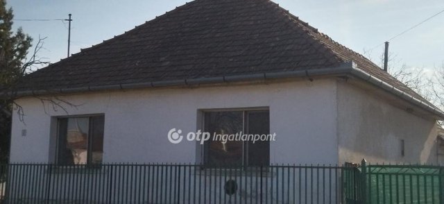 Eladó családi ház, Tápióságon 29.9 M Ft, 3+1 szobás