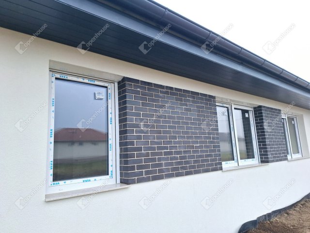 Eladó családi ház, Győrságon 79.9 M Ft, 4 szobás