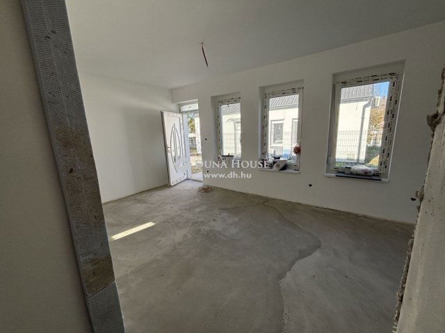 Eladó családi ház, Siófokon 59.9 M Ft, 4 szobás