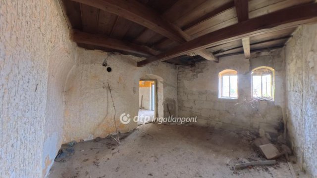 Eladó nyaraló, Szomolyán 10 M Ft, 2 szobás