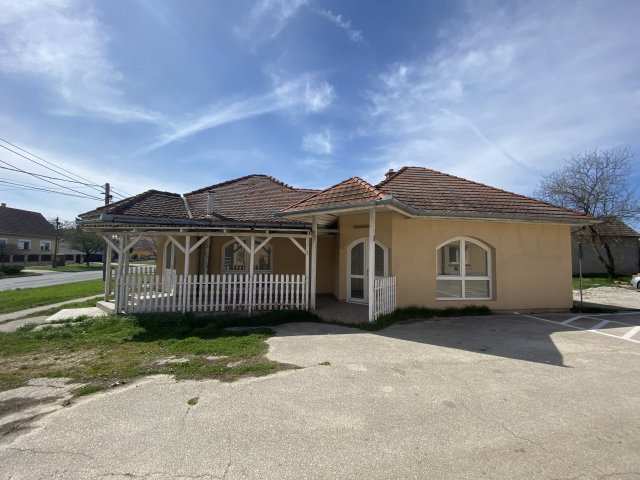 Kiadó üzlethelyiség, Banán 300 E Ft / hó / költözzbe.hu