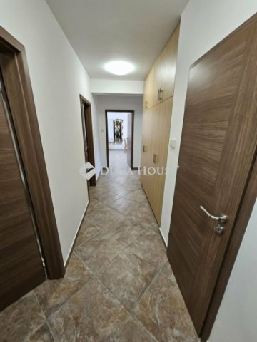 Kiadó téglalakás, albérlet, Pécsett 250 E Ft / hó, 3 szobás