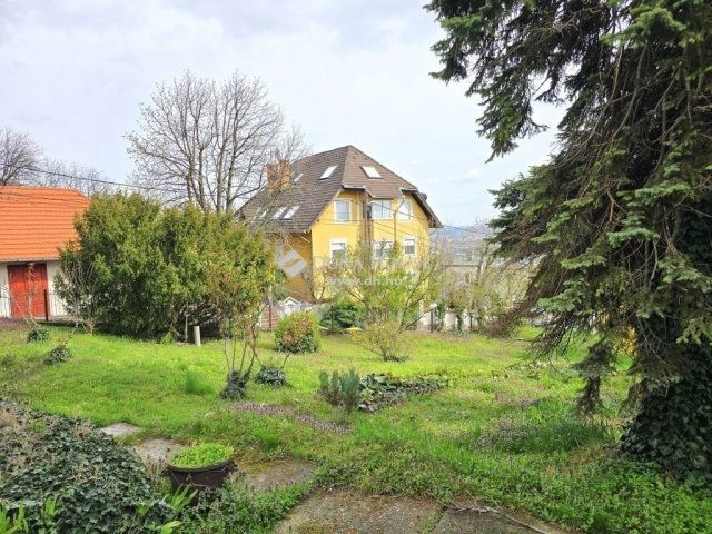 Eladó családi ház, Pécsett 129.9 M Ft, 5 szobás