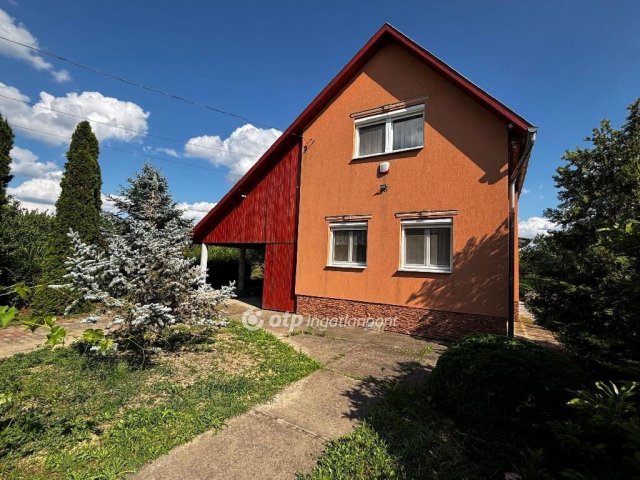 Eladó családi ház, Orosházán 26 M Ft, 2 szobás